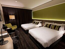 The Glen Hotel & Suites