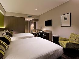 The Glen Hotel & Suites