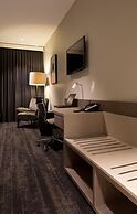 The Glen Hotel & Suites
