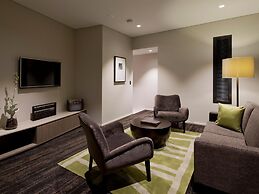 The Glen Hotel & Suites