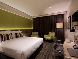 The Glen Hotel & Suites