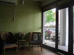 1 Baron Motel