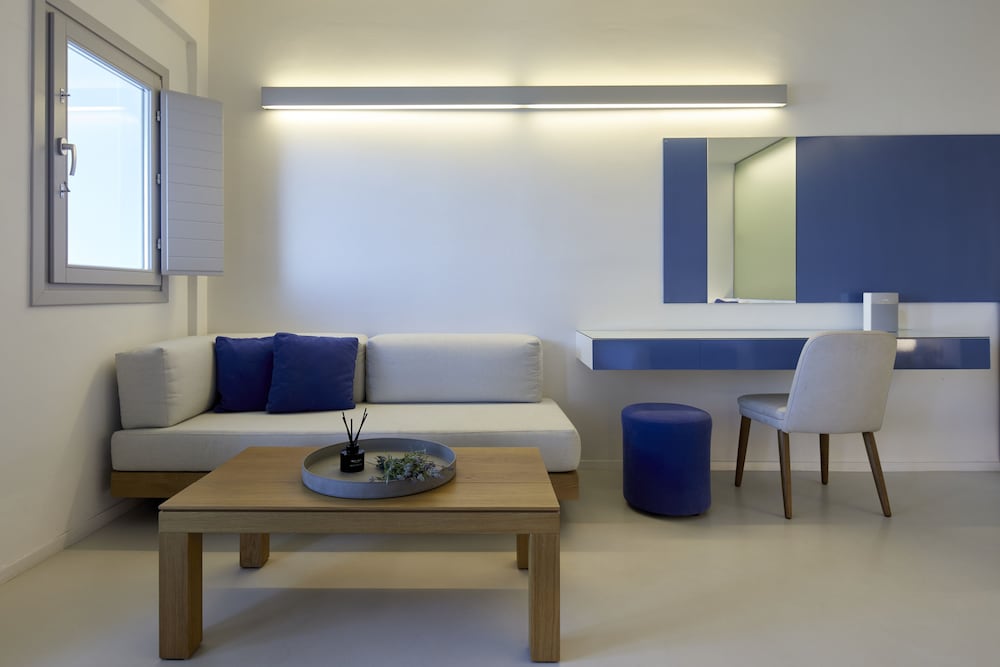 Alti Santorini Suites