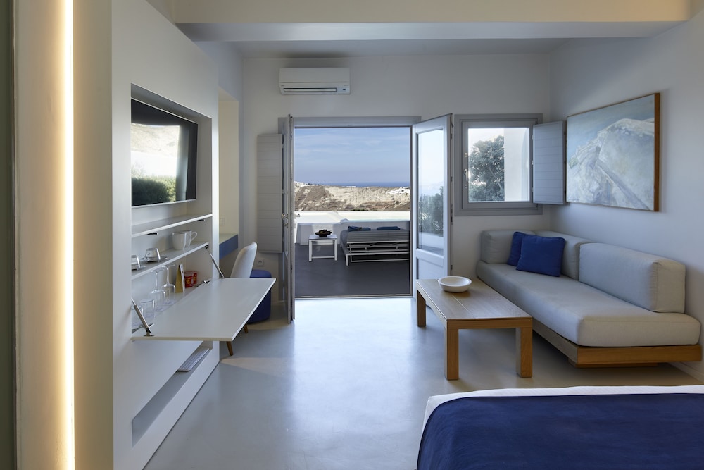 Alti Santorini Suites