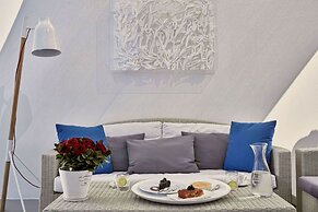 Alti Santorini Suites