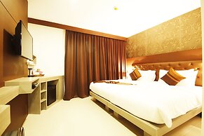Hemingways Silk Hotel