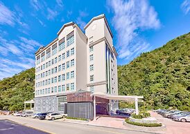 Uni Resort KU-KUAN