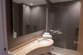 Urbana Suites