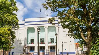 The Kingston Theatre Hotel