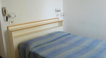 Hotel Sayonara