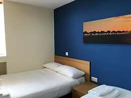 OYO Wave Crest Hotel