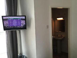 OYO Wave Crest Hotel