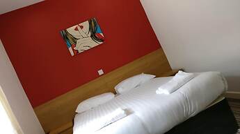 OYO Wave Crest Hotel