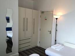 OYO Wave Crest Hotel