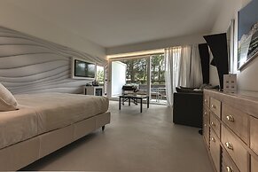 Augustus Hotel & Resort