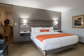 Amsterdam Inn & Suites, an Ascend Collection Hotel