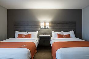 Amsterdam Inn & Suites, an Ascend Collection Hotel
