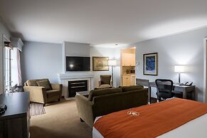 Amsterdam Inn & Suites, an Ascend Collection Hotel
