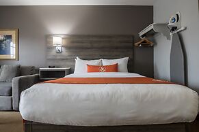 Amsterdam Inn & Suites, an Ascend Collection Hotel