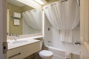 Amsterdam Inn & Suites, an Ascend Collection Hotel