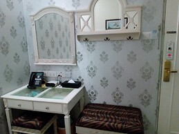 Jayleen 1918 Hotel