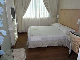 Jayleen 1918 Hotel