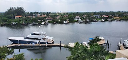 Wyndham Grand Jupiter at Harbourside Place