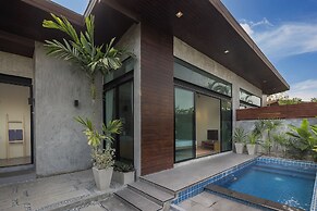 Sunday Sea Two Pool Villa Pattaya