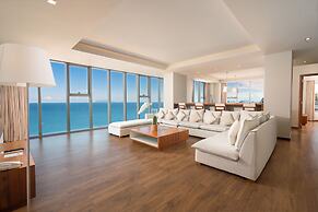 A La Carte Da Nang Beach