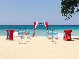 Coral Seas Beach Resort