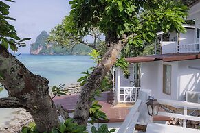 Phi Phi Cozy Seafront Resort