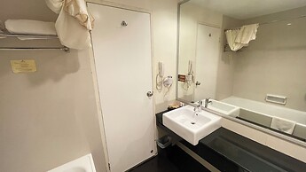 Harmoni One Convention Hotel & Service Apartments