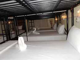 Seventeen Hostel