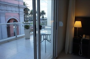 De la Plaza Hotel
