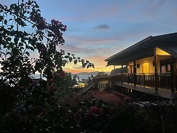 Novie's Tourist Inn