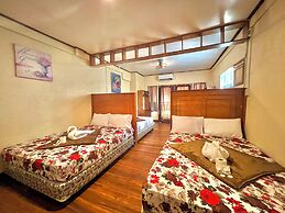 Novie's Tourist Inn