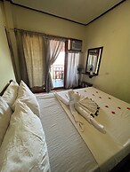Novie's Tourist Inn