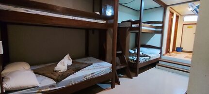 Novie's Tourist Inn