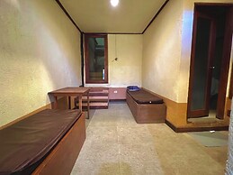 Novie's Tourist Inn