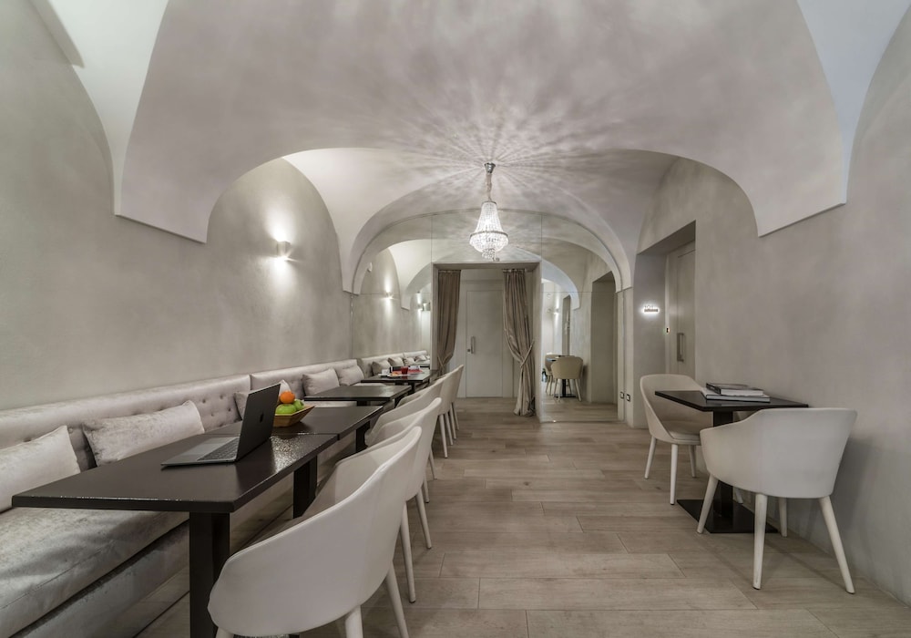 Terrace Pantheon Relais