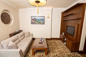 K Suites Hotel