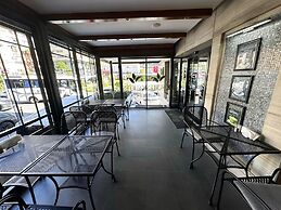 K Suites Hotel