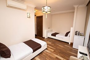 K Suites Hotel