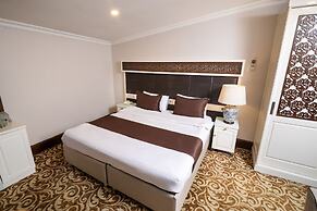 K Suites Hotel