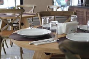 K Suites Hotel