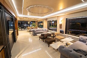 K Suites Hotel