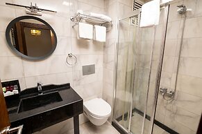 K Suites Hotel