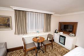 K Suites Hotel
