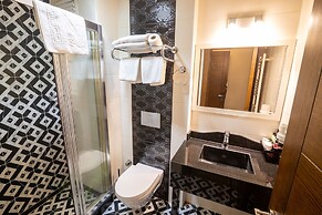 K Suites Hotel