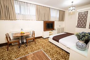 K Suites Hotel